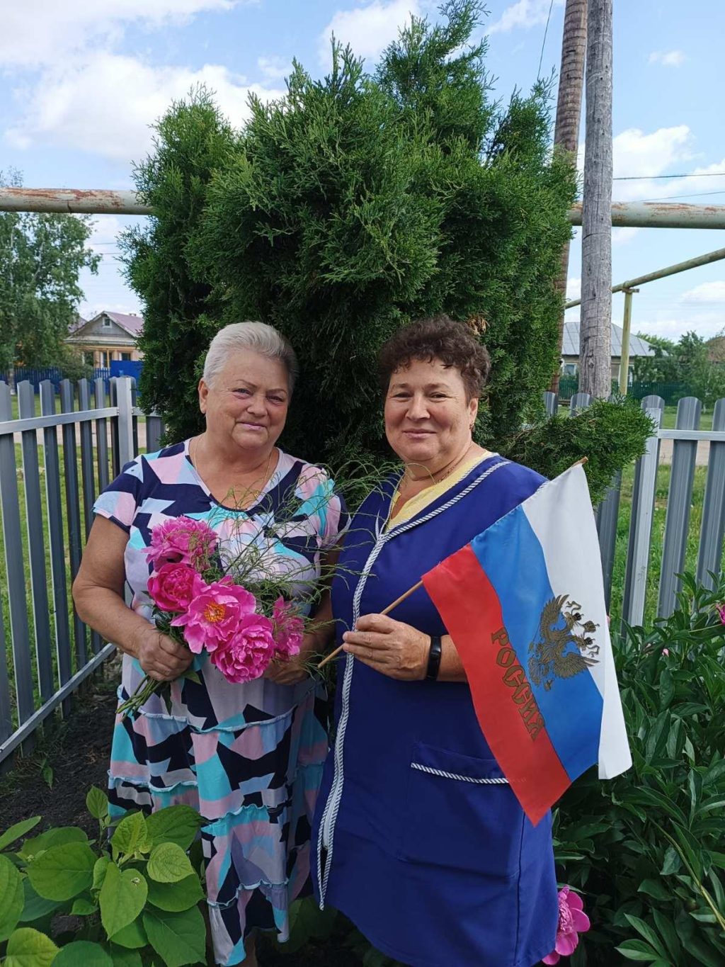Социальные работники поздравили получателей социальных услуг с Днём России